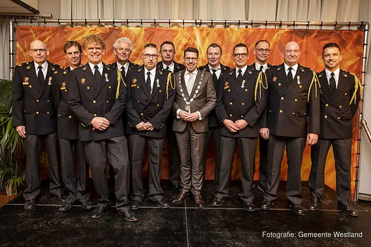 Koninklijke onderscheiding voor brandweervrijwilligers Honselersdijk