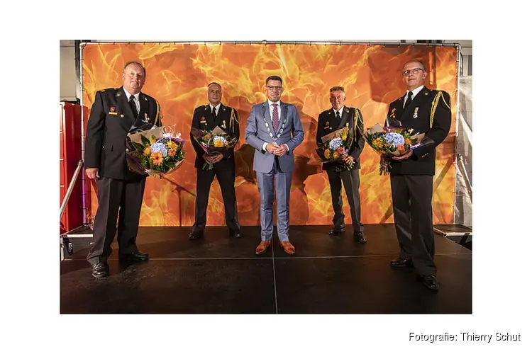 Koninklijke onderscheidingen voor vier brandweervrijwilligers Maasdijk