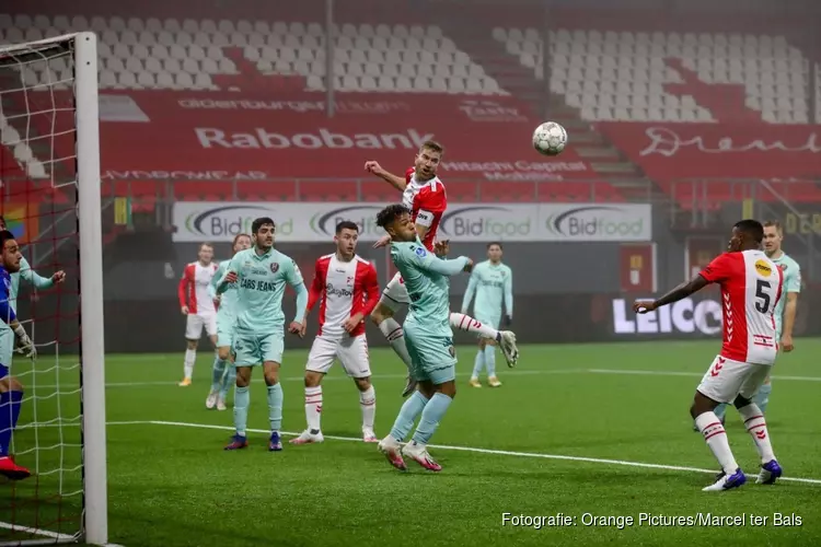 FC Emmen en ADO Den Haag schieten niets op met puntendeling