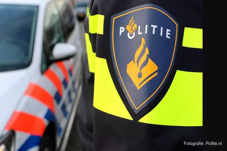 Man aangehouden voor inrijden op agent