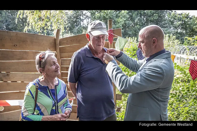 WestlandStek voor vrijwilliger Belevingstuin De Bosroos Monster